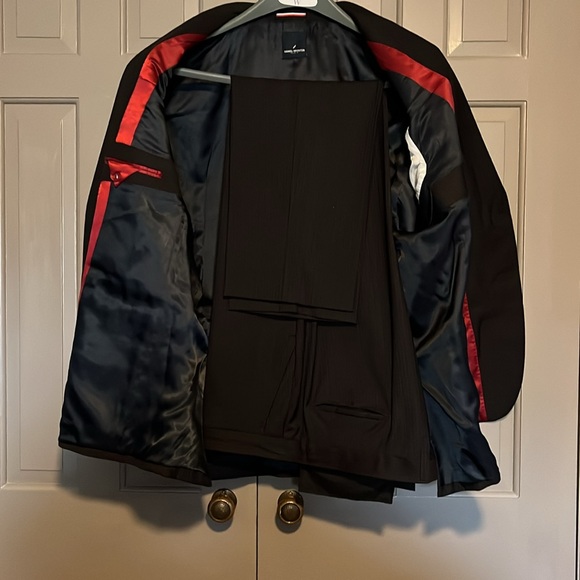 Daniel Hechter 2 button suit. 50 coat 45 pant. Dark brown w/ blue pinstripe - Picture 7 of 14